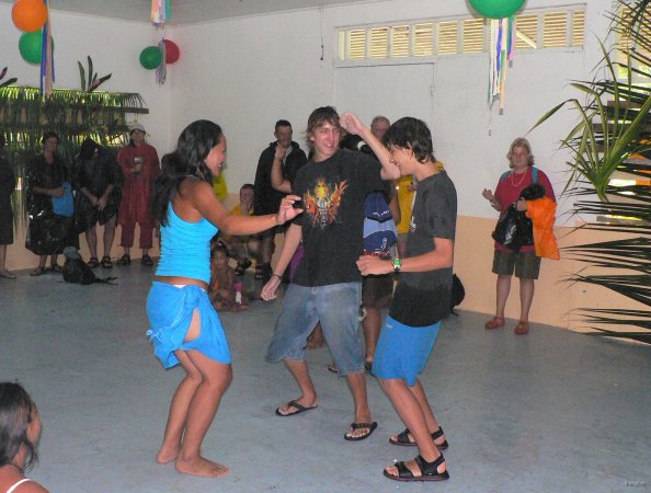 16- Romain et Bastien invites a danser 